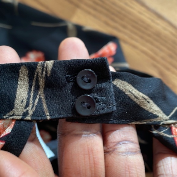 Sienna Sky Floral Crop Halter Top Size XS - Picture 6 of 6